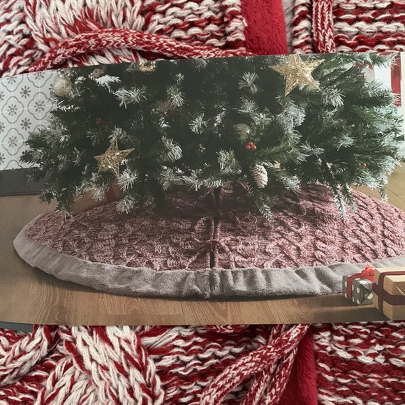 Koolaburra by UGG 54” Tree skirt Redwood, NIP - Picture 2 of 9